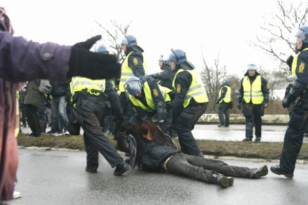 Danijos policija prieš taikius demonstrantus